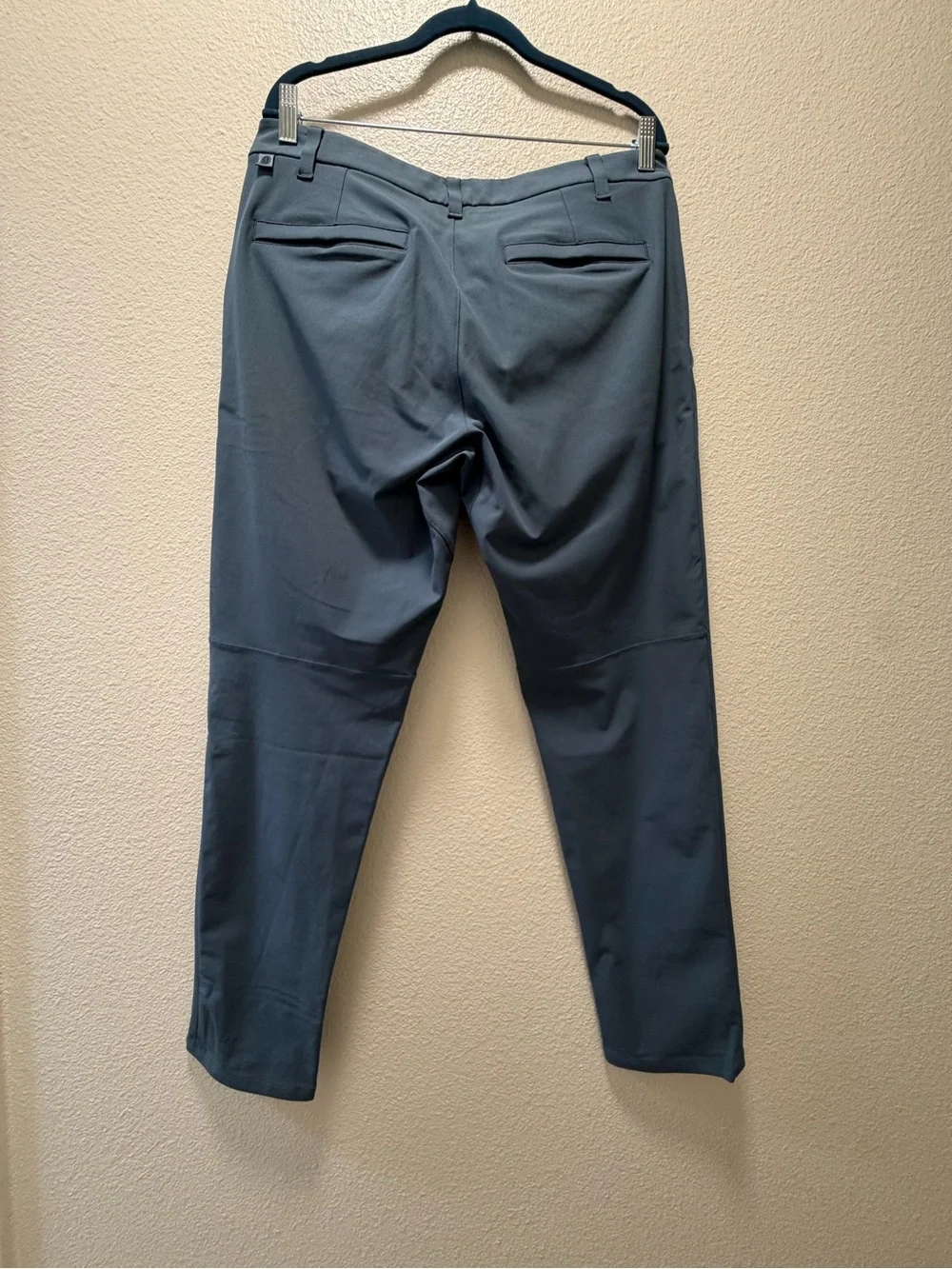 lululemon athletica Men's Slim Chinos in Navy Blue
